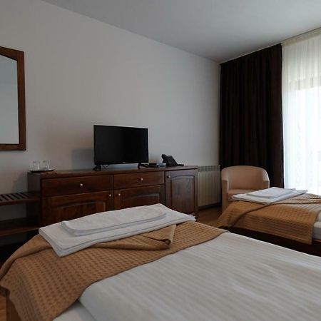 Hotel Conacul Lacurilor Băile Herculane Exterior foto
