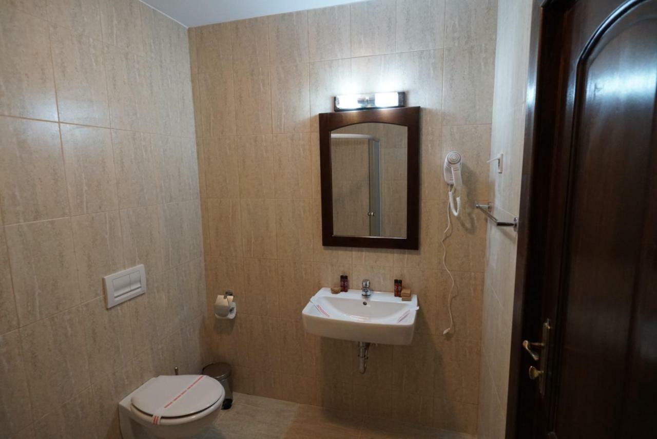Hotel Conacul Lacurilor Băile Herculane Exterior foto