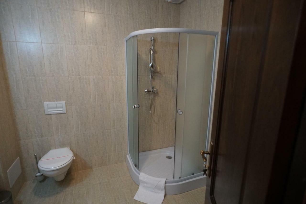 Hotel Conacul Lacurilor Băile Herculane Exterior foto
