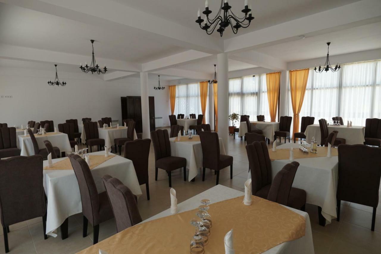 Hotel Conacul Lacurilor Băile Herculane Exterior foto