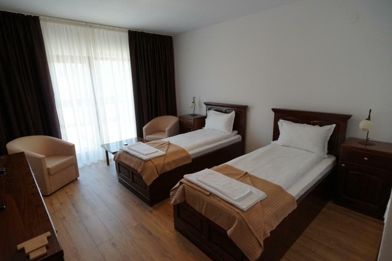 Hotel Conacul Lacurilor Băile Herculane Exterior foto